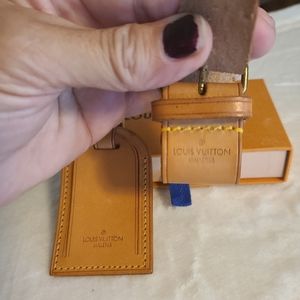 ♥️♥️SOLD ❤❤ LV luggage Tag with poignet